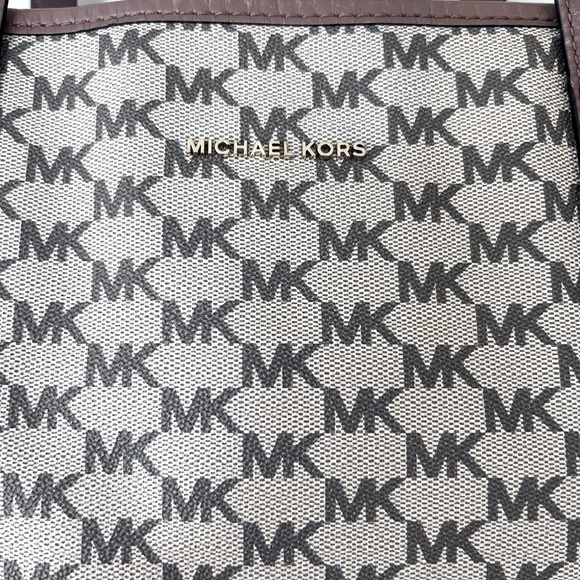 Michael Kors Emry Large Top Zip Tote - Picture 5 of 16
